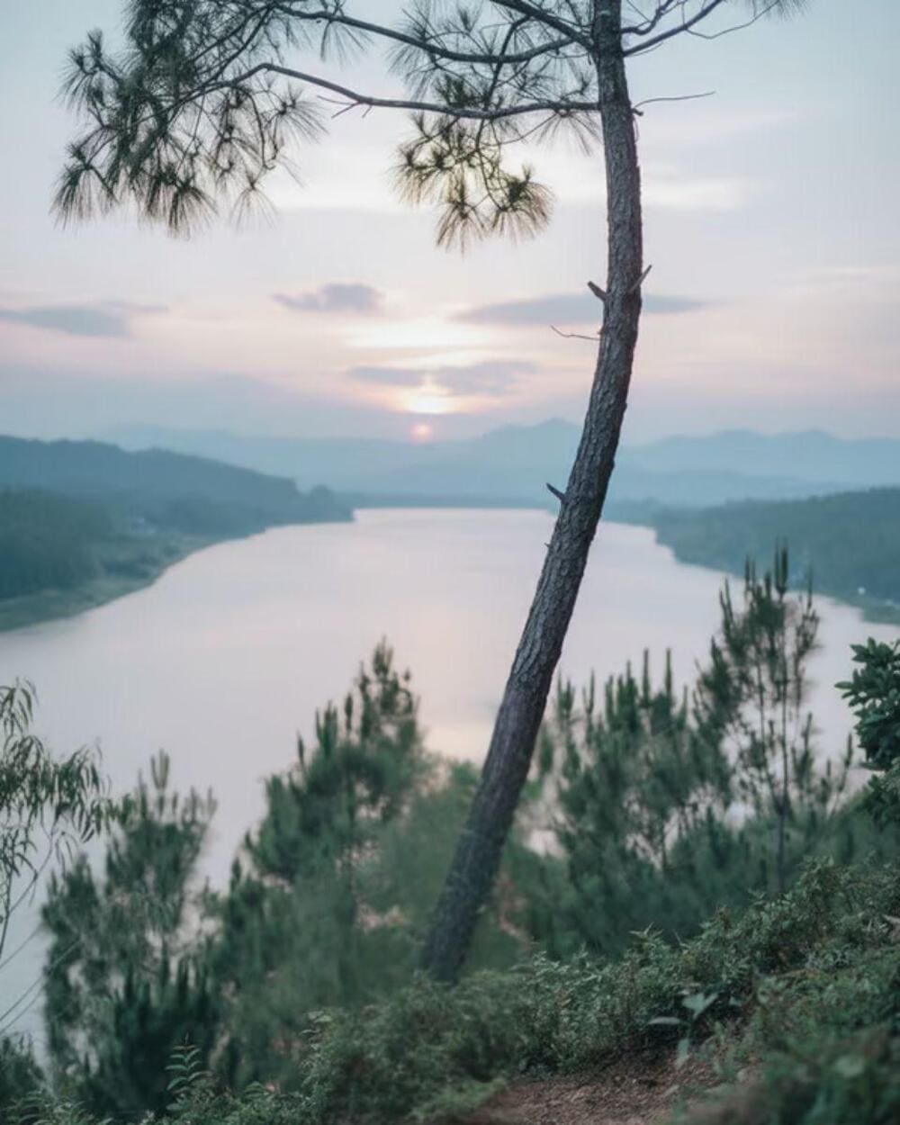 Check-in bên bờ sông